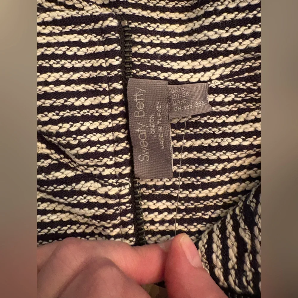 Sweaty Betty Rest Up Half Zip Pullover Small NWT Navy Blue White Stripe Pattern - Picture 11 of 16